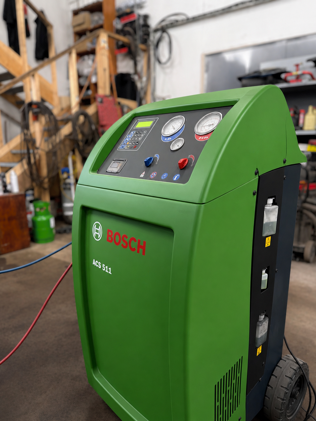 Bosch ACS 511 ilmastointihuoltolaite auton ilmastointihuollossa